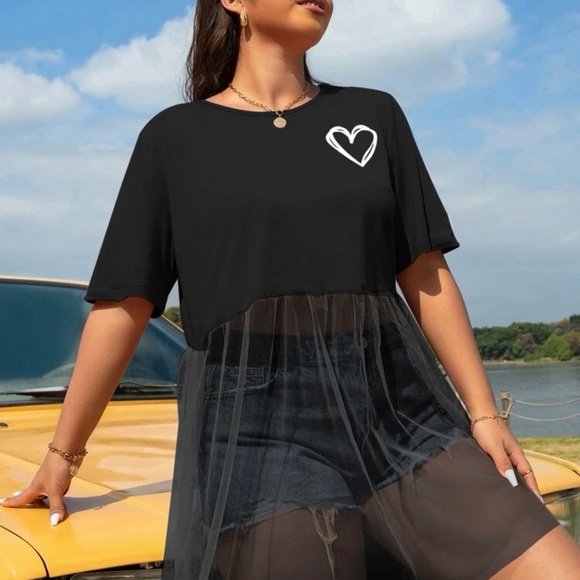 Heart print mesh hem tee - Picture 3 of 3